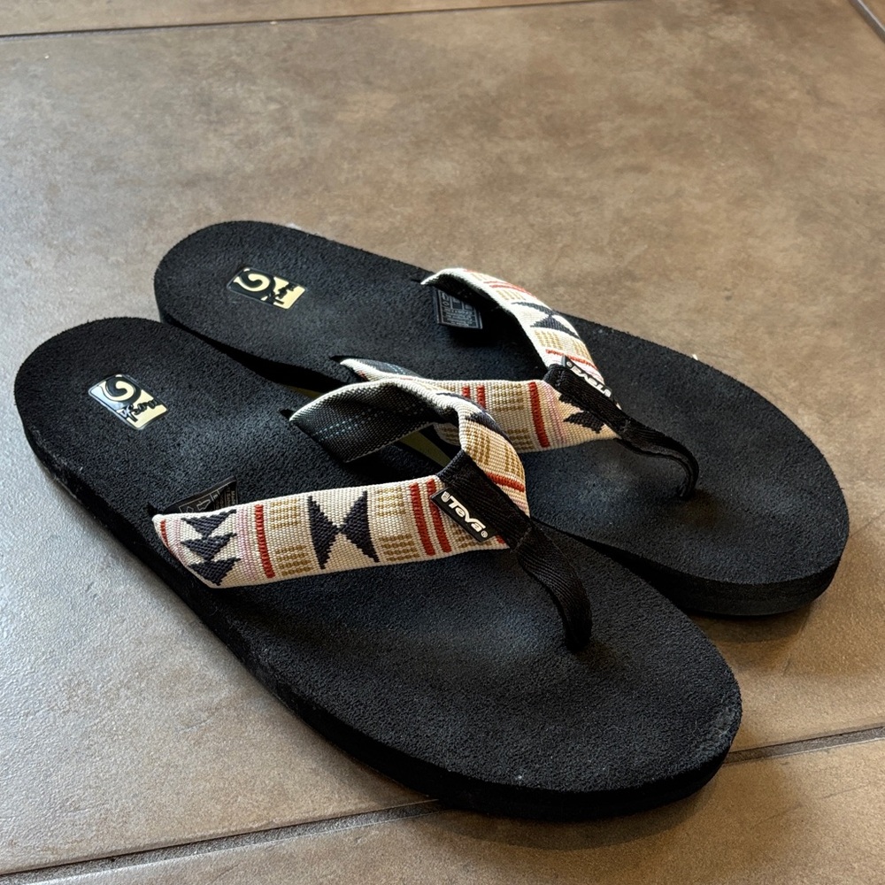 Teva flip flops, WORN 1 Time!